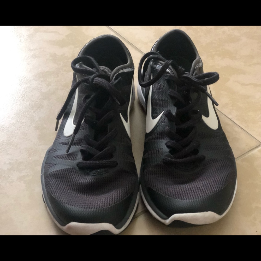 I’m selling a use pair of Nike running shoes